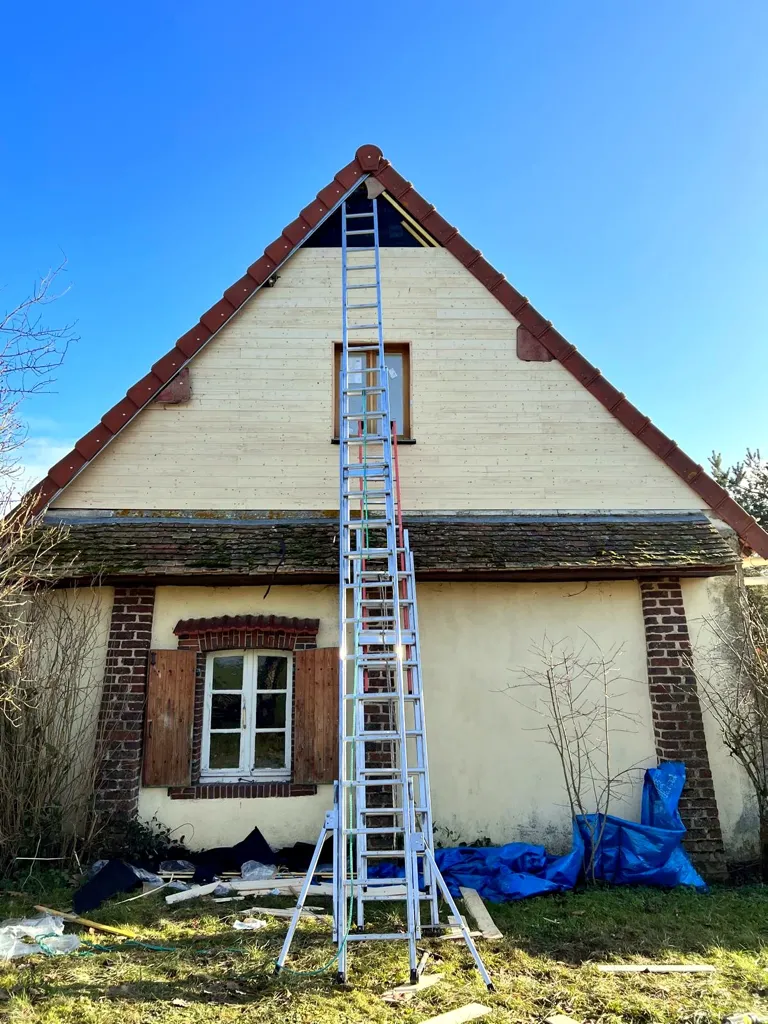 Pignon et charpente repris par Eco-Toit-Renov sur une maison ancienne (chantier du Loiret)