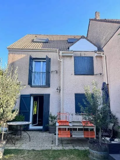 Toiture entretenue d'un pavillon, vue arrière